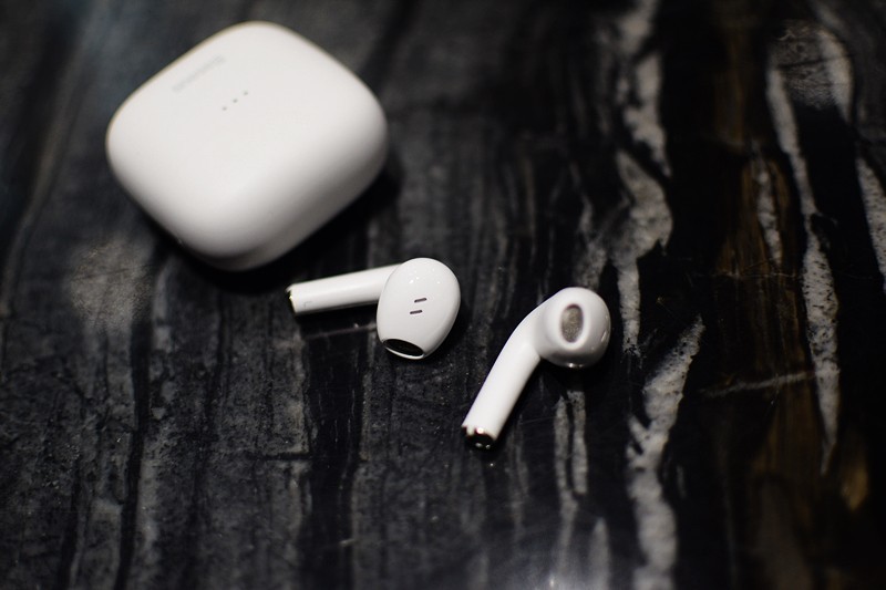 双通道低延迟 Baseus Bowie E8半入耳式蓝牙耳机