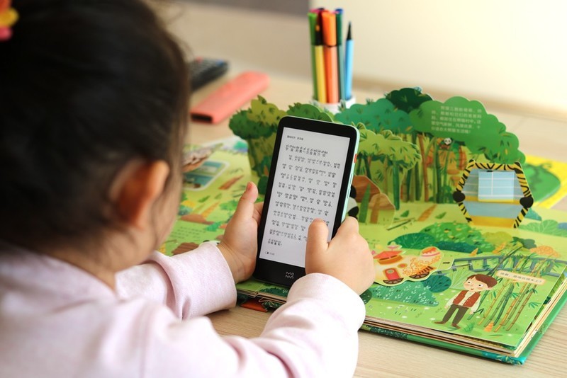 国产羽量级电子书评测，屏幕“缩水”成5.2寸，支持背光调节