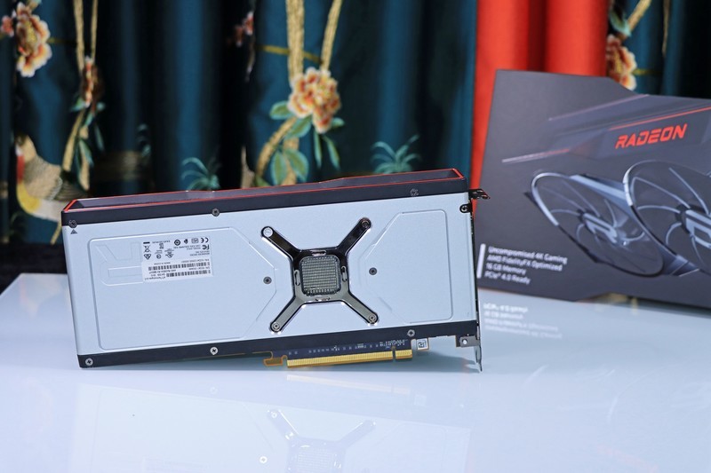 5800X 与 11700K 哪个更适合 CSGO 这一类对抗性较高的游戏呢？