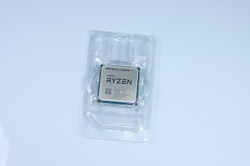 5800X 与 11700K 哪个更适合 CSGO 这一类对抗性较高的游戏呢？