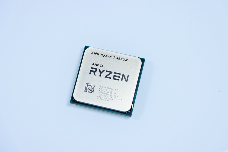 5800X 与 11700K 哪个更适合 CSGO 这一类对抗性较高的游戏呢？