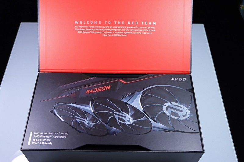 5800X 与 11700K 哪个更适合 CSGO 这一类对抗性较高的游戏呢？