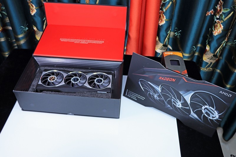 5800X 与 11700K 哪个更适合 CSGO 这一类对抗性较高的游戏呢？