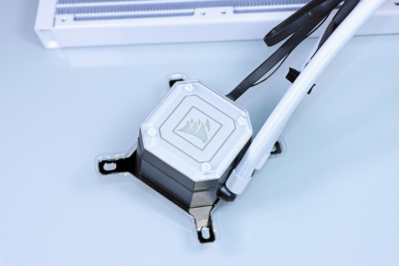 5800X 与 11700K 哪个更适合 CSGO 这一类对抗性较高的游戏呢？