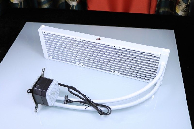 5800X 与 11700K 哪个更适合 CSGO 这一类对抗性较高的游戏呢？