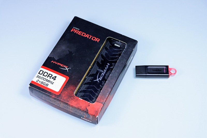 5800X 与 11700K 哪个更适合 CSGO 这一类对抗性较高的游戏呢？