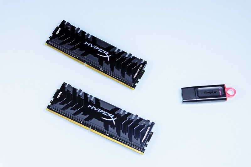 5800X 与 11700K 哪个更适合 CSGO 这一类对抗性较高的游戏呢？