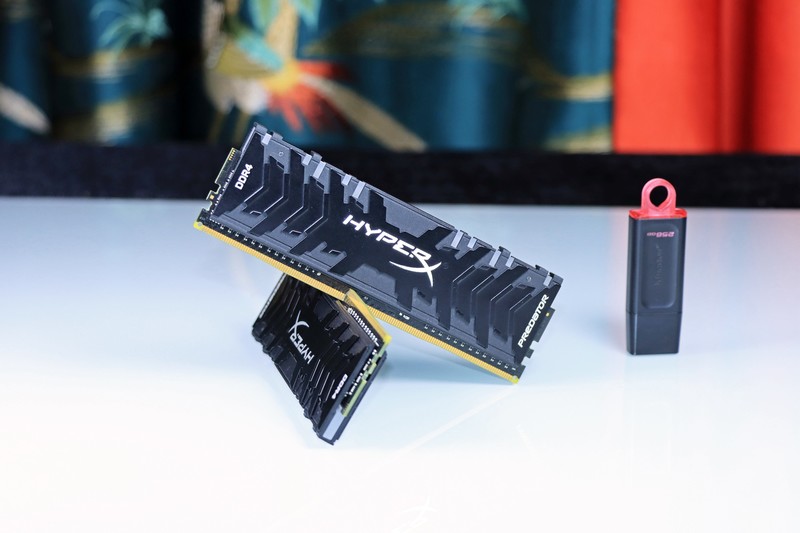 5800X 与 11700K 哪个更适合 CSGO 这一类对抗性较高的游戏呢？