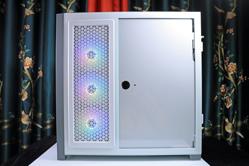 5800X 与 11700K 哪个更适合 CSGO 这一类对抗性较高的游戏呢？