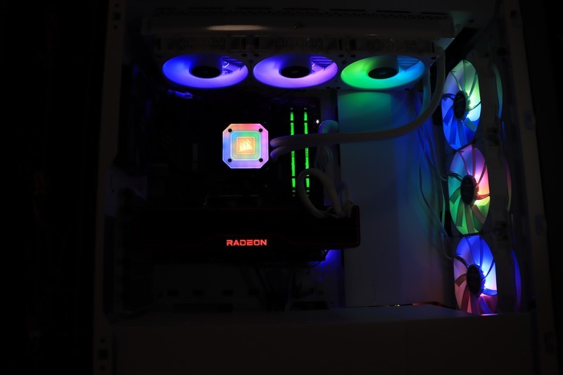 5800X 与 11700K 哪个更适合 CSGO 这一类对抗性较高的游戏呢？