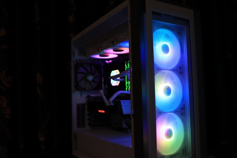 5800X 与 11700K 哪个更适合 CSGO 这一类对抗性较高的游戏呢？