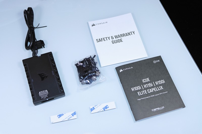 5800X 与 11700K 哪个更适合 CSGO 这一类对抗性较高的游戏呢？