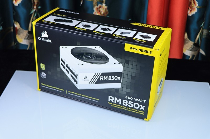 5800X 与 11700K 哪个更适合 CSGO 这一类对抗性较高的游戏呢？