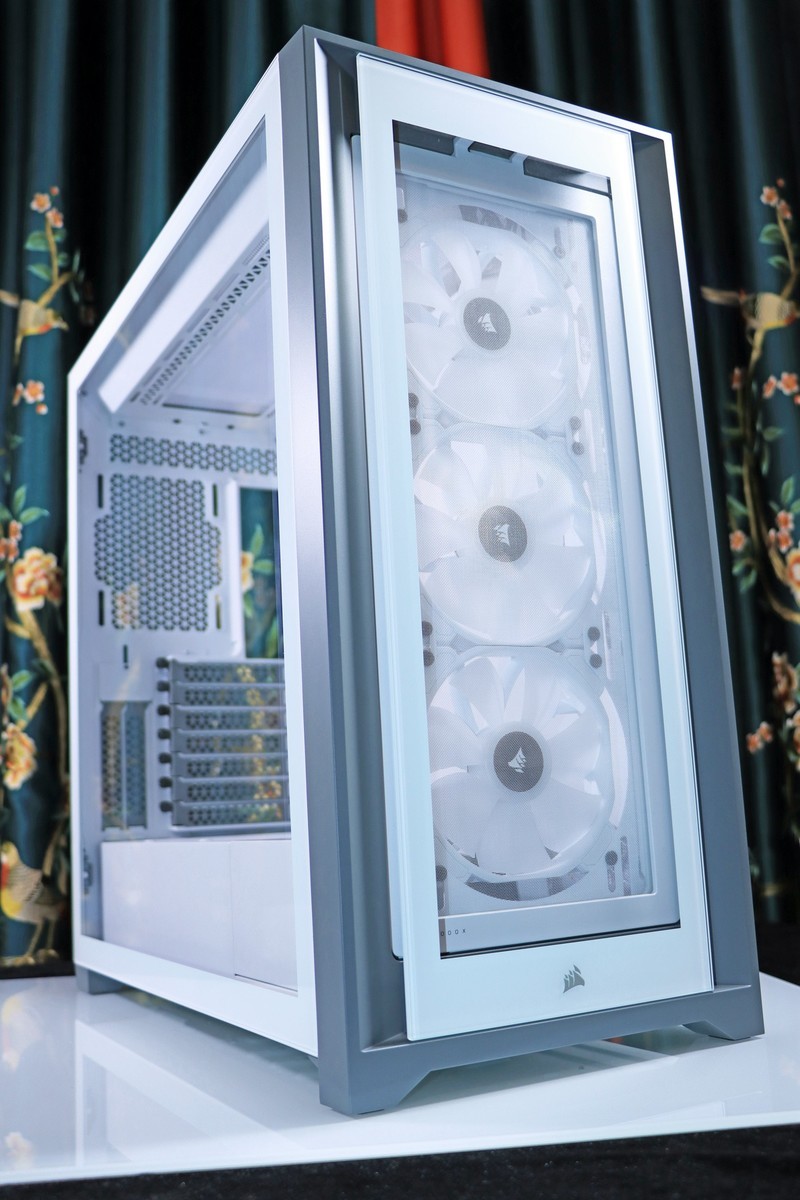 5800X 与 11700K 哪个更适合 CSGO 这一类对抗性较高的游戏呢？