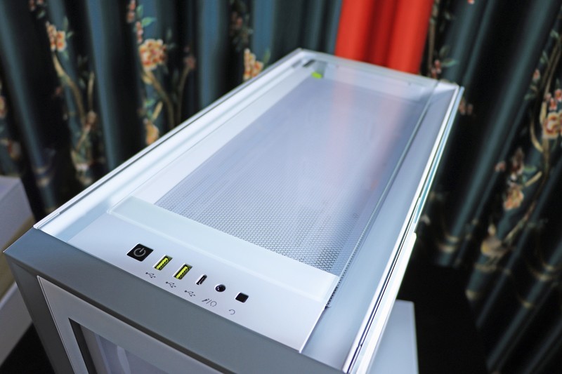 5800X 与 11700K 哪个更适合 CSGO 这一类对抗性较高的游戏呢？