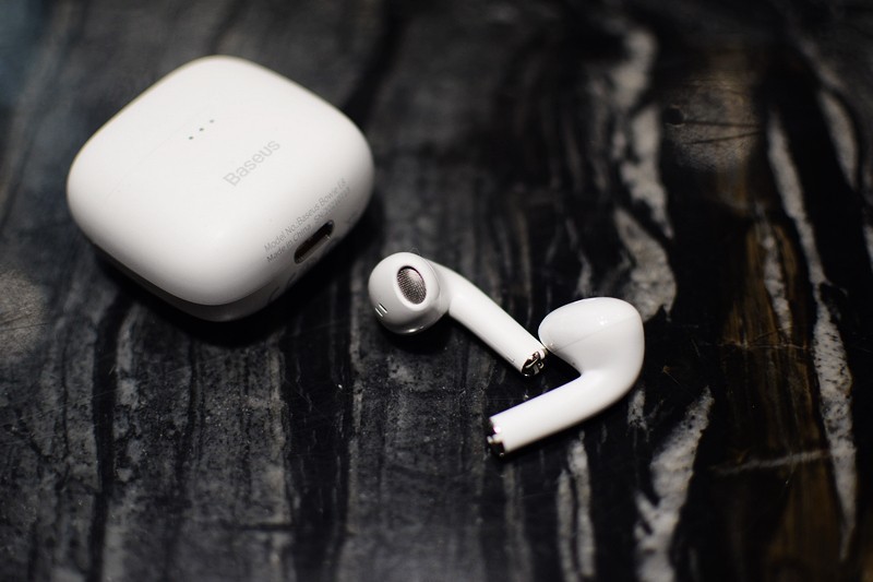 双通道低延迟 Baseus Bowie E8半入耳式蓝牙耳机
