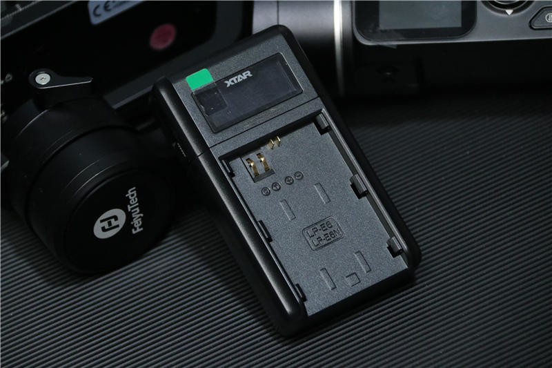 相机电池没电怎么办？充电宝也能充！XTAR VN2充电器体验