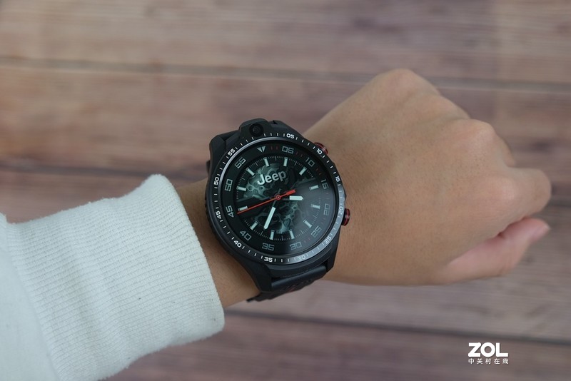 虽然是智能手表，我觉得用“备用机”的眼光看它很合适