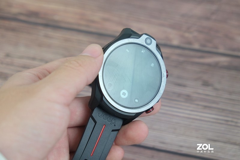虽然是智能手表，我觉得用“备用机”的眼光看它很合适