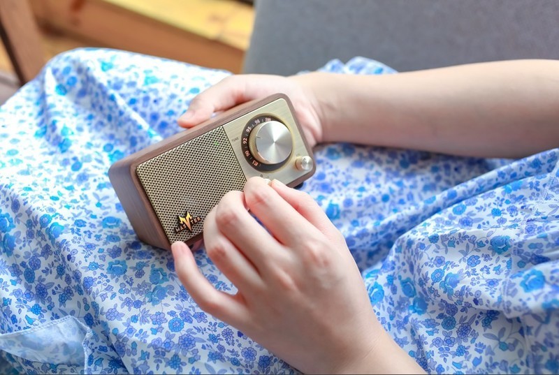 复古颜值结合最新科技，山进 MASTER M1无线蓝牙音箱收音机体验有感