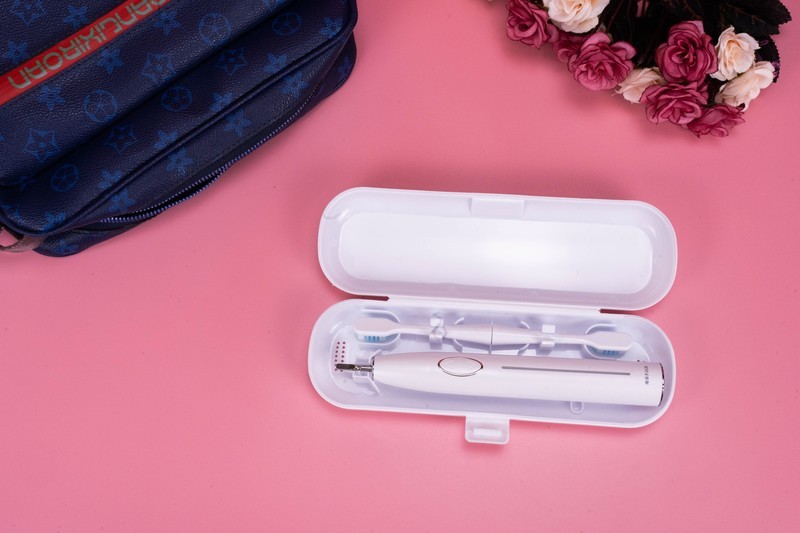 牙齿敏感刷牙总痛，用了扉乐“TIE”电动牙刷，总算是改善不少