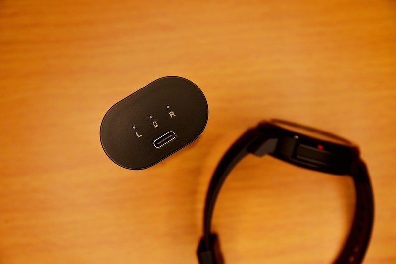 传统与潮流的碰撞  创新Outlier Air V2耳机体验