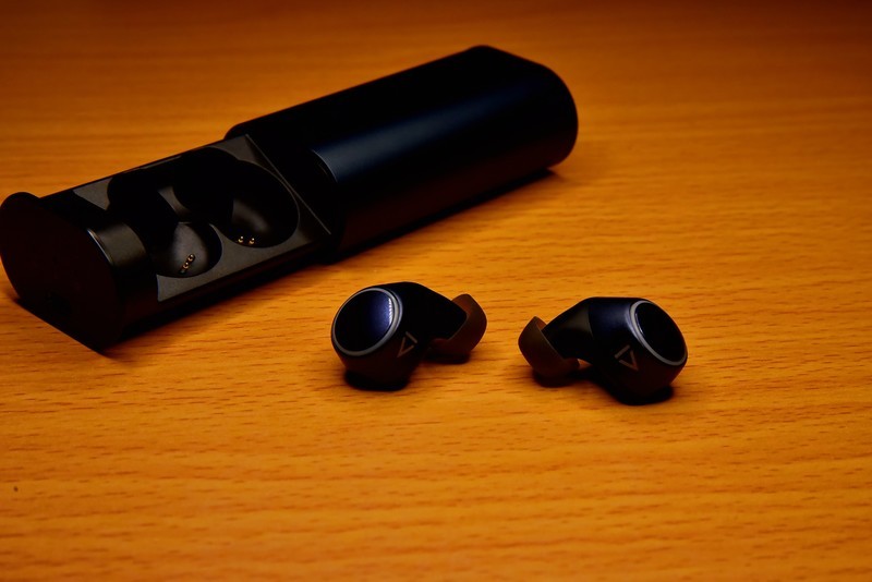 传统与潮流的碰撞  创新Outlier Air V2耳机体验