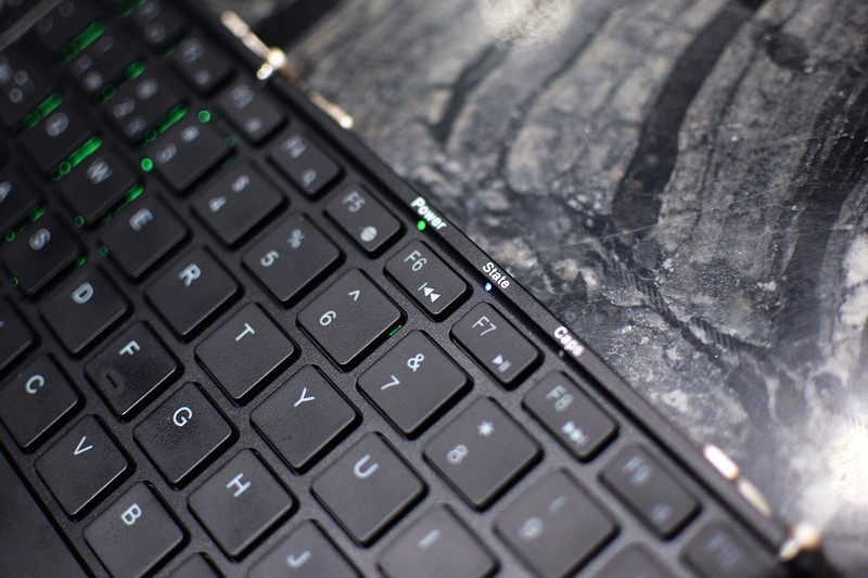 双向三折叠 BOW航世HB066折叠蓝牙无线键盘