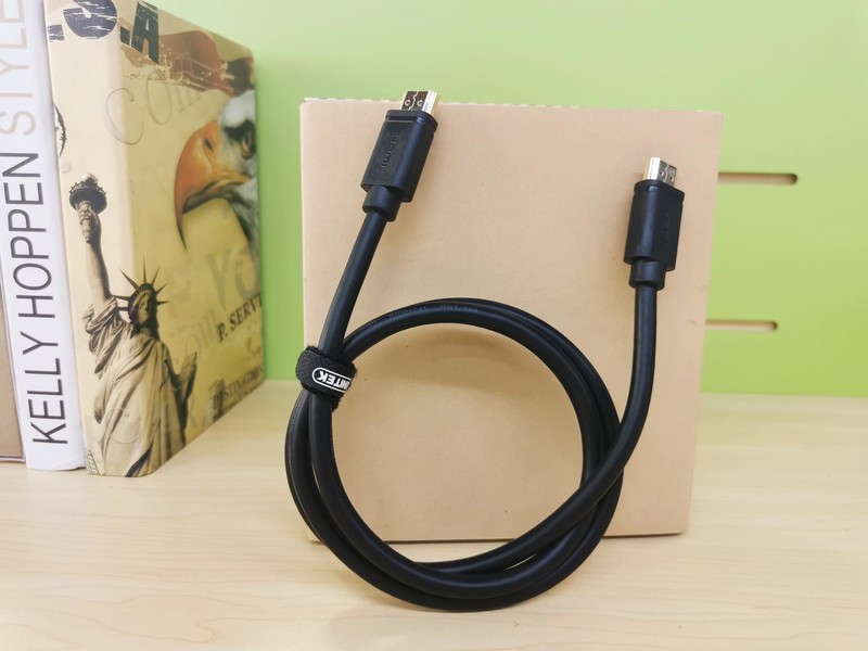 显示器达不到官方宣传参数，被忽悠了？可能是你用错了传输线