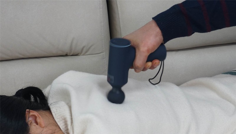 来自小米的便携按摩师，米家mini筋膜枪开箱分享：爸妈做了评价