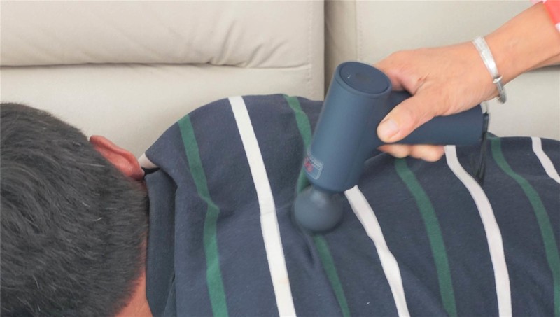 来自小米的便携按摩师，米家mini筋膜枪开箱分享：爸妈做了评价