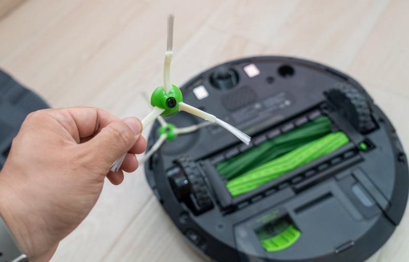 夏天光脚走真得劲！iRobot i7扫地机器人配集尘底座，打扫更轻松