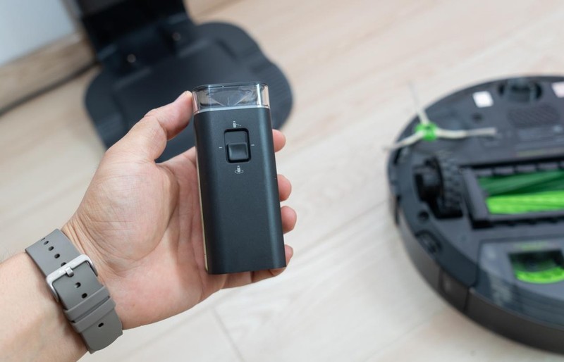 夏天光脚走真得劲！iRobot i7扫地机器人配集尘底座，打扫更轻松