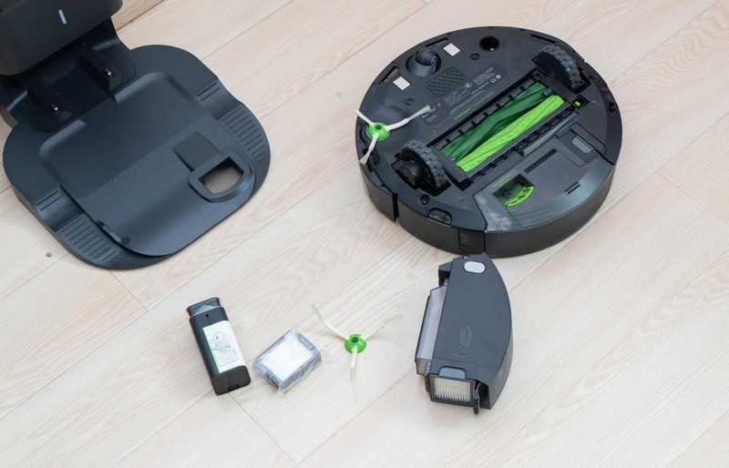 夏天光脚走真得劲！iRobot i7扫地机器人配集尘底座，打扫更轻松