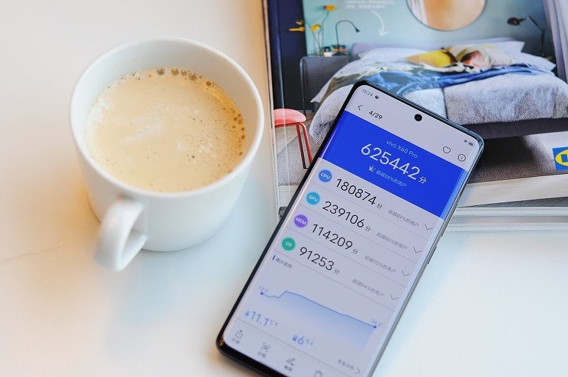 首发搭载5nm芯片，vivo X60 Pro性能提升显著