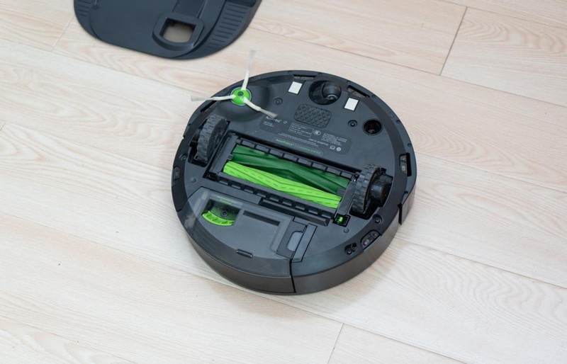 夏天光脚走真得劲！iRobot i7扫地机器人配集尘底座，打扫更轻松