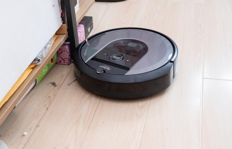 夏天光脚走真得劲！iRobot i7扫地机器人配集尘底座，打扫更轻松