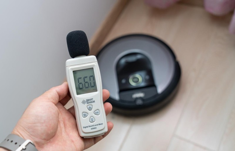 夏天光脚走真得劲！iRobot i7扫地机器人配集尘底座，打扫更轻松