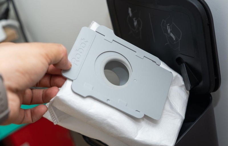 夏天光脚走真得劲！iRobot i7扫地机器人配集尘底座，打扫更轻松