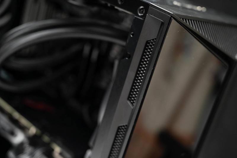 微星氪金文明用语新品，MPG GUNGNIR 110R中塔机箱