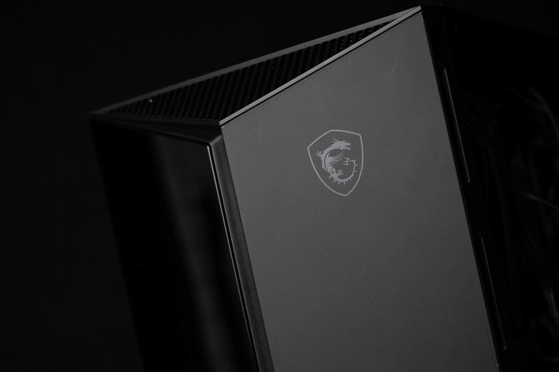 微星氪金文明用语新品，MPG GUNGNIR 110R中塔机箱