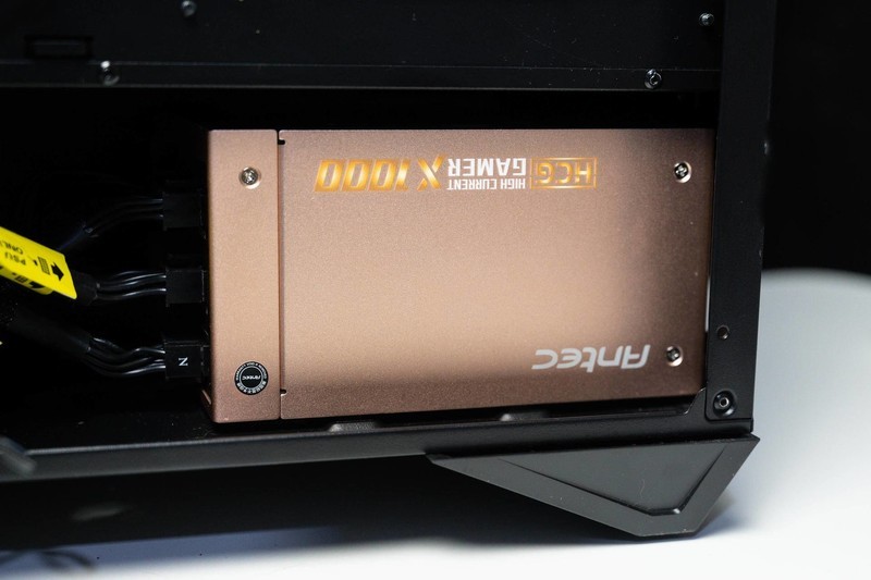 微星氪金文明用语新品，MPG GUNGNIR 110R中塔机箱