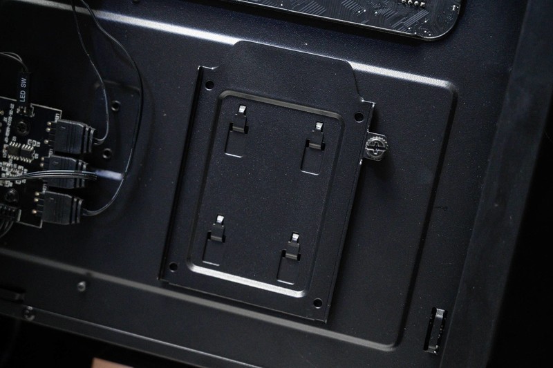 微星氪金文明用语新品，MPG GUNGNIR 110R中塔机箱