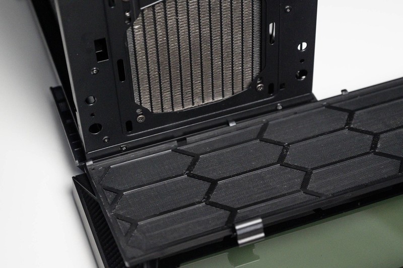 微星氪金文明用语新品，MPG GUNGNIR 110R中塔机箱