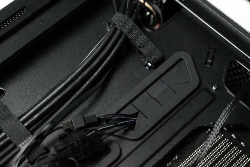 微星氪金文明用语新品，MPG GUNGNIR 110R中塔机箱