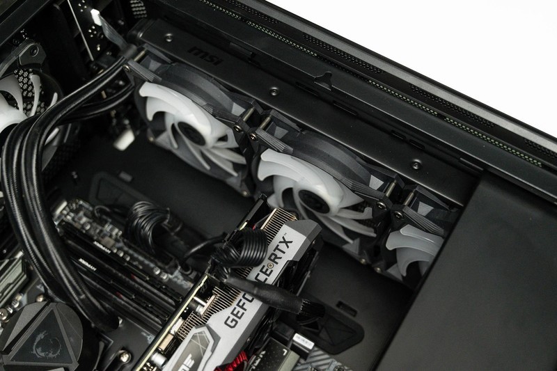 微星氪金文明用语新品，MPG GUNGNIR 110R中塔机箱