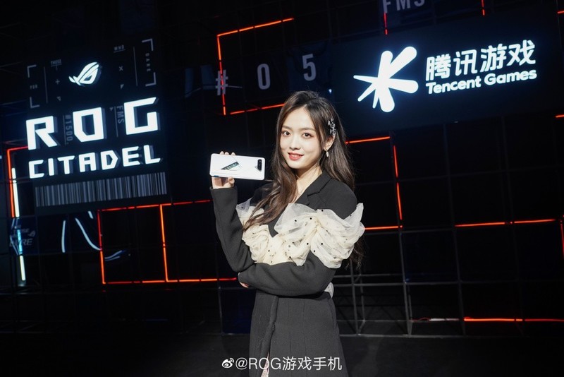 吃鸡小意思，腾讯ROG游戏手机5，星空体育平台144Hz电竞屏