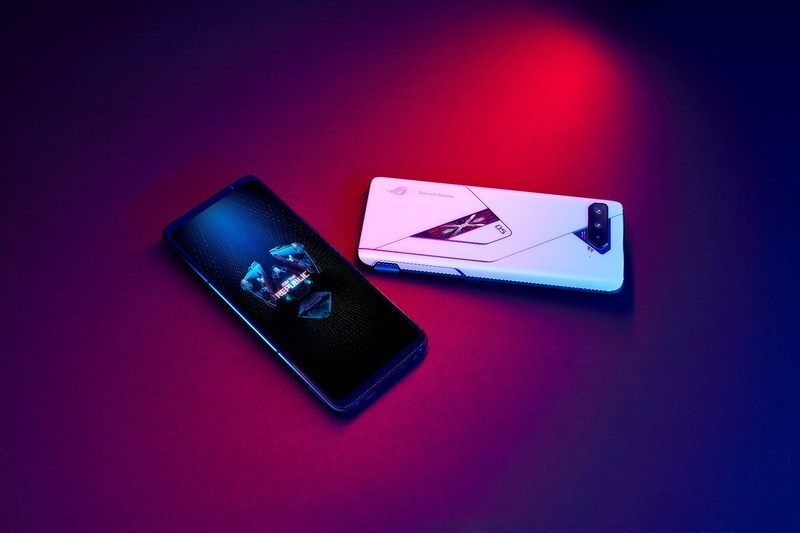 吃鸡小意思，腾讯ROG游戏手机5，星空体育平台144Hz电竞屏