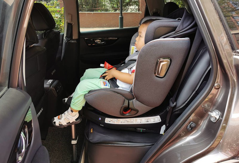 惠尔顿儿童安全座椅评测360度旋转140度调节宝宝乘车更安全