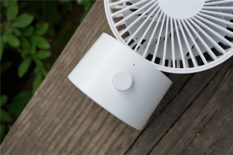 支持无极调速的紫米桌面风扇续航也诚意满满